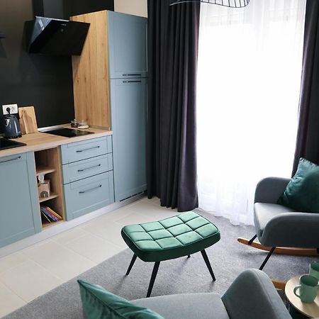 Flora Studio Apartments Korenica Bagian luar foto